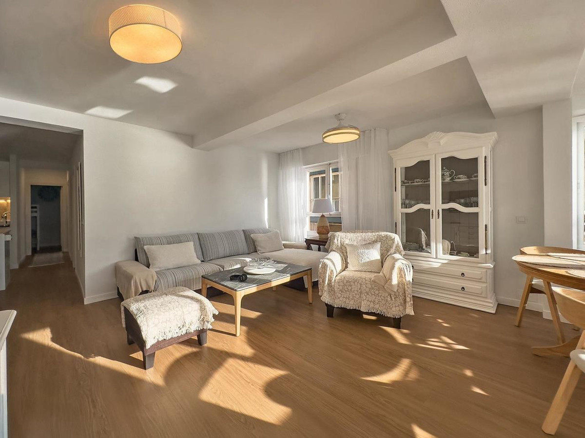 For sale - 3 Bedroom 2 Bathroom Apartment - Ground Floor Apartment in Torrevieja - Torrevieja Centro  - Alicante