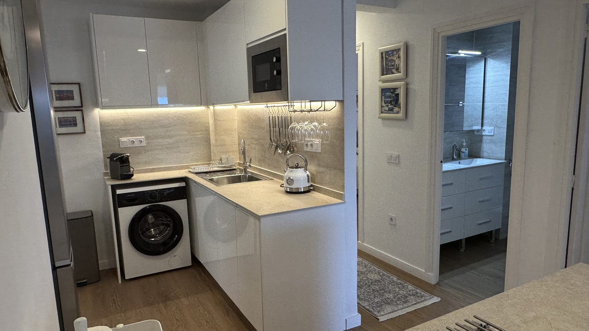 For sale - 3 Bedroom 2 Bathroom Apartment - Ground Floor Apartment in Torrevieja - Torrevieja Centro  - Alicante
