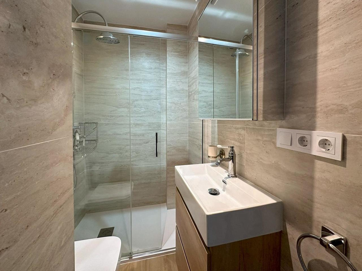 For sale - 3 Bedroom 2 Bathroom Apartment - Ground Floor Apartment in Torrevieja - Torrevieja Centro  - Alicante
