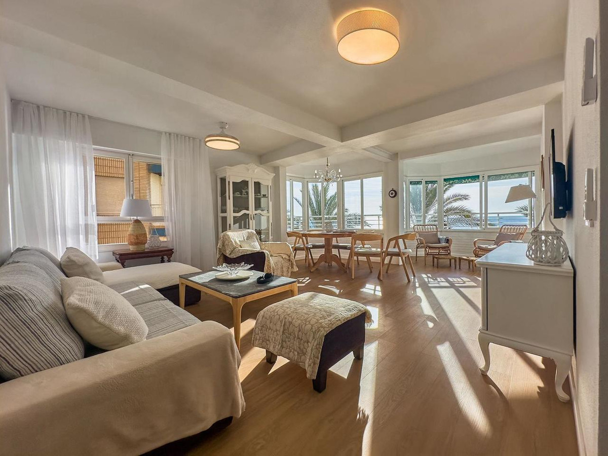 For sale - 3 Bedroom 2 Bathroom Apartment - Ground Floor Apartment in Torrevieja - Torrevieja Centro  - Alicante