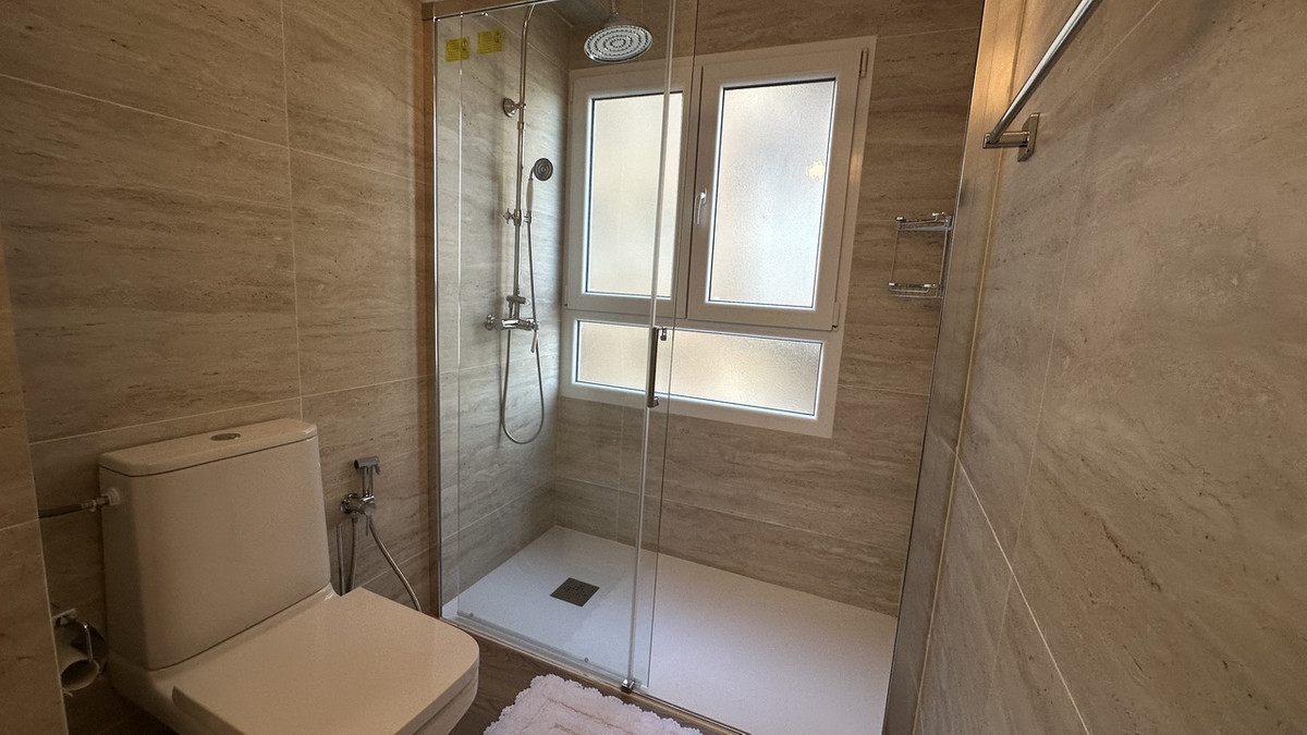 For sale - 3 Bedroom 2 Bathroom Apartment - Ground Floor Apartment in Torrevieja - Torrevieja Centro  - Alicante