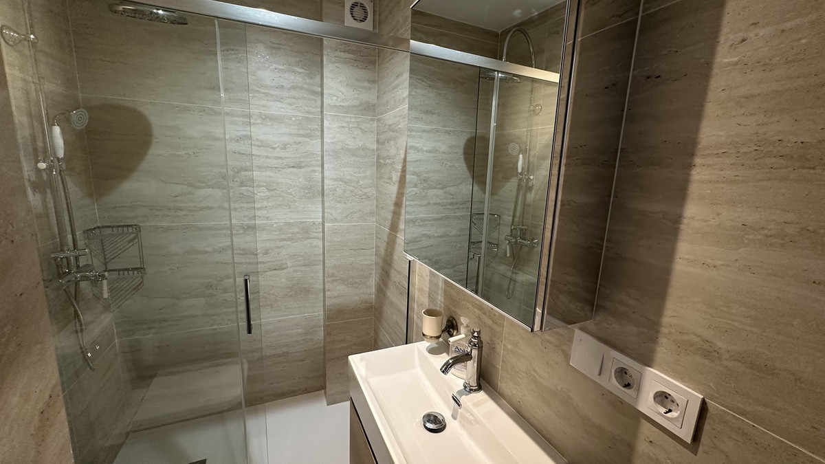 For sale - 3 Bedroom 2 Bathroom Apartment - Ground Floor Apartment in Torrevieja - Torrevieja Centro  - Alicante