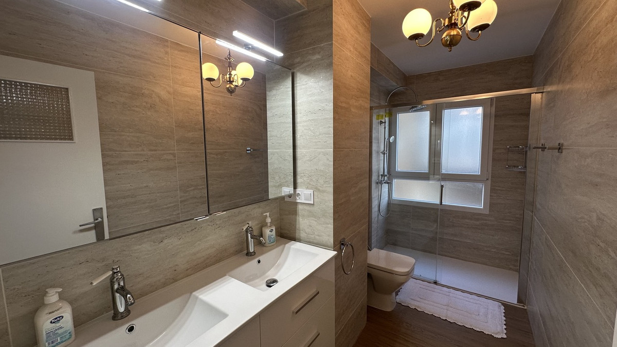 For sale - 3 Bedroom 2 Bathroom Apartment - Ground Floor Apartment in Torrevieja - Torrevieja Centro  - Alicante