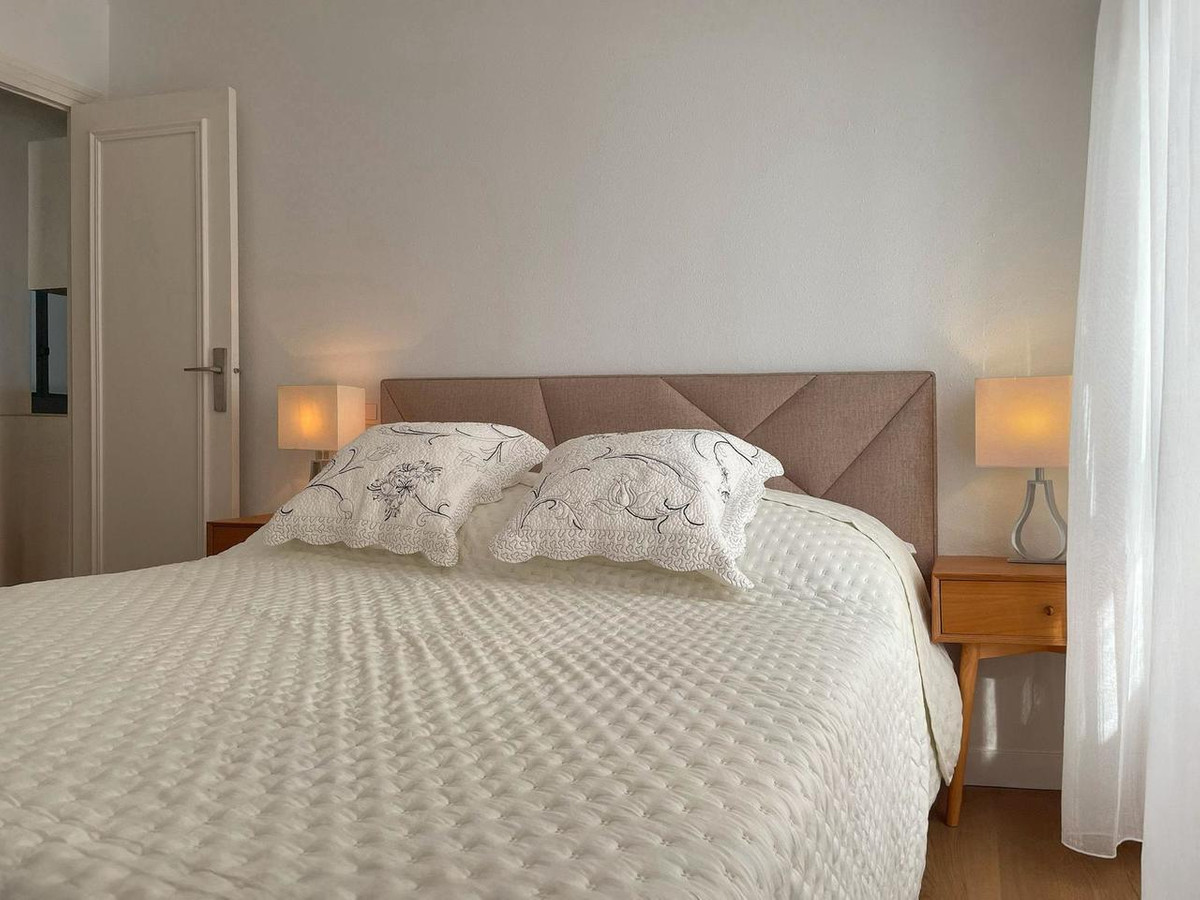 For sale - 3 Bedroom 2 Bathroom Apartment - Ground Floor Apartment in Torrevieja - Torrevieja Centro  - Alicante