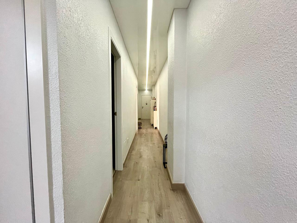 For sale - 4 Bedroom 3 Bathroom Apartment - Middle Floor Apartment in Torrevieja - Torrevieja Centro  - Alicante
