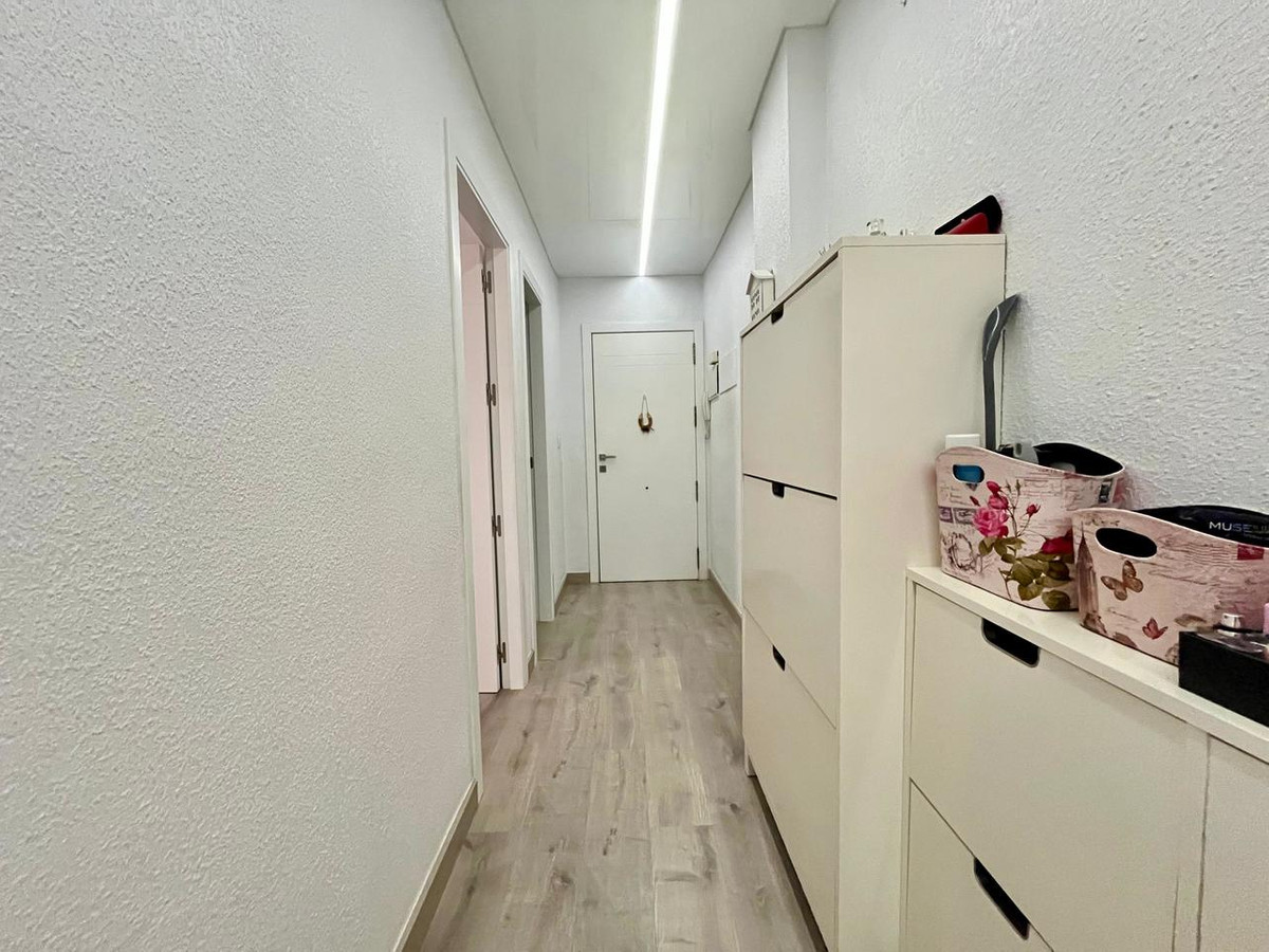 For sale - 4 Bedroom 3 Bathroom Apartment - Middle Floor Apartment in Torrevieja - Torrevieja Centro  - Alicante