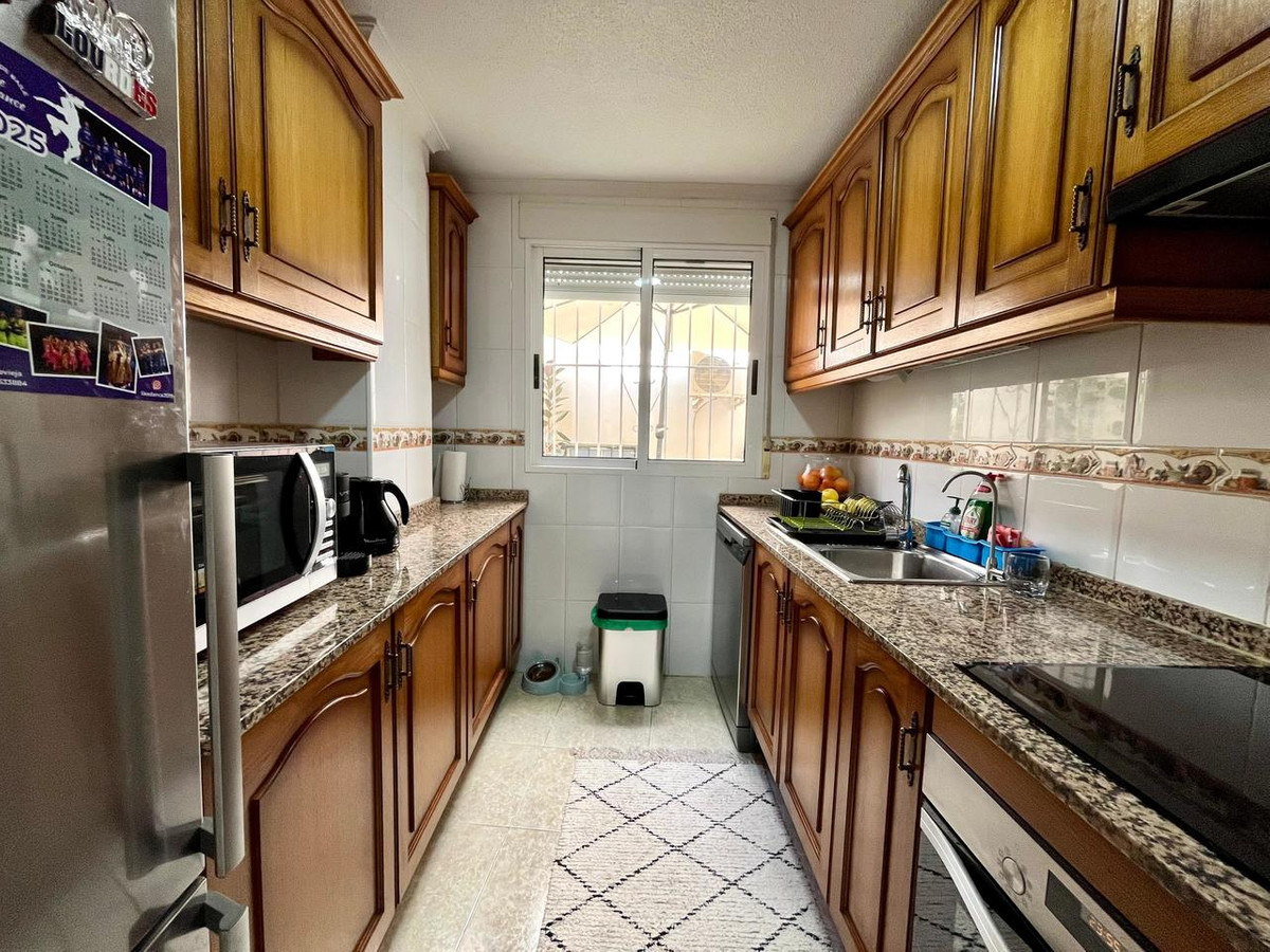 For sale - 4 Bedroom 3 Bathroom Apartment - Middle Floor Apartment in Torrevieja - Torrevieja Centro  - Alicante