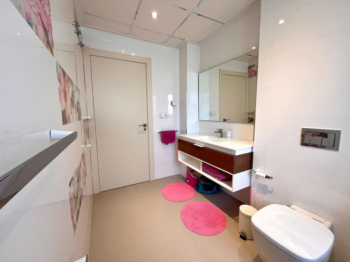 For sale - 4 Bedroom 3 Bathroom House - Detached Villa in Orihuela - Dehesa de Campoamor  - Alicante