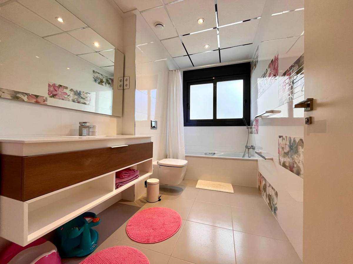 For sale - 4 Bedroom 3 Bathroom House - Detached Villa in Orihuela - Dehesa de Campoamor  - Alicante