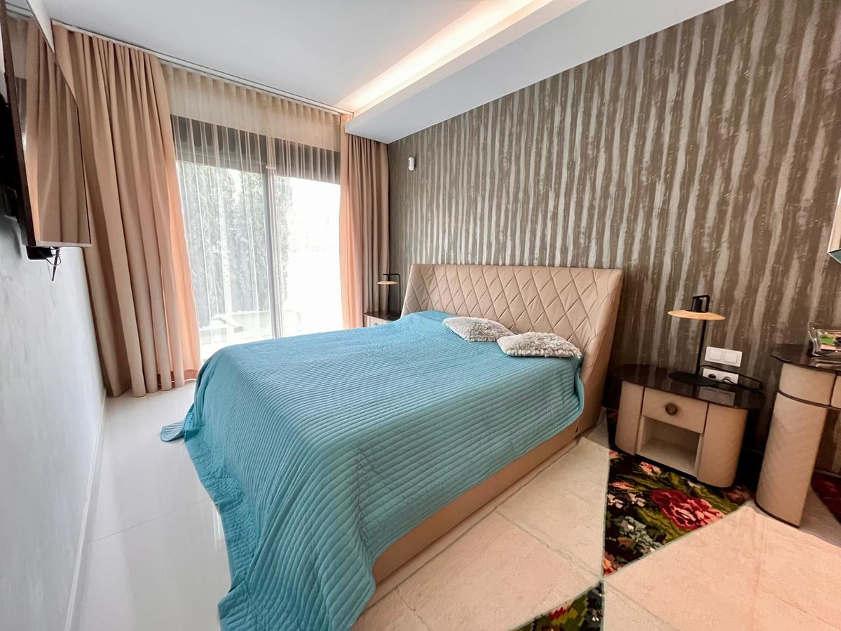 For sale - 4 Bedroom 3 Bathroom House - Detached Villa in Orihuela - Dehesa de Campoamor  - Alicante