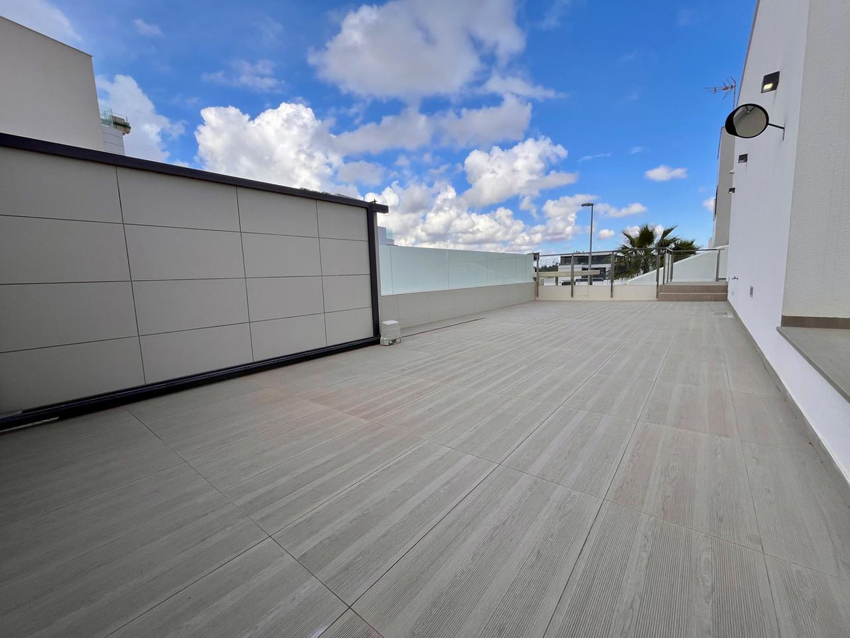 For sale - 4 Bedroom 3 Bathroom House - Detached Villa in Orihuela - Dehesa de Campoamor  - Alicante