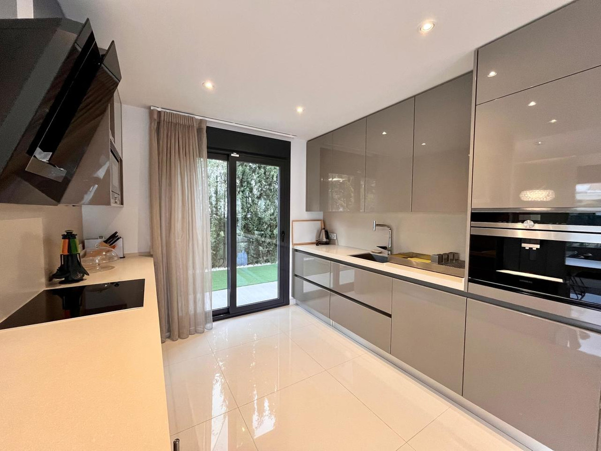 For sale - 4 Bedroom 3 Bathroom House - Detached Villa in Orihuela - Dehesa de Campoamor  - Alicante