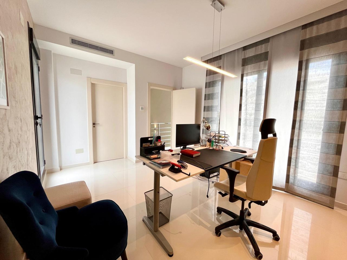 For sale - 4 Bedroom 3 Bathroom House - Detached Villa in Orihuela - Dehesa de Campoamor  - Alicante