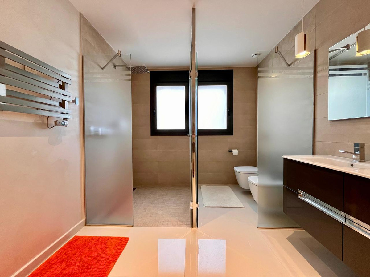 For sale - 4 Bedroom 3 Bathroom House - Detached Villa in Orihuela - Dehesa de Campoamor  - Alicante