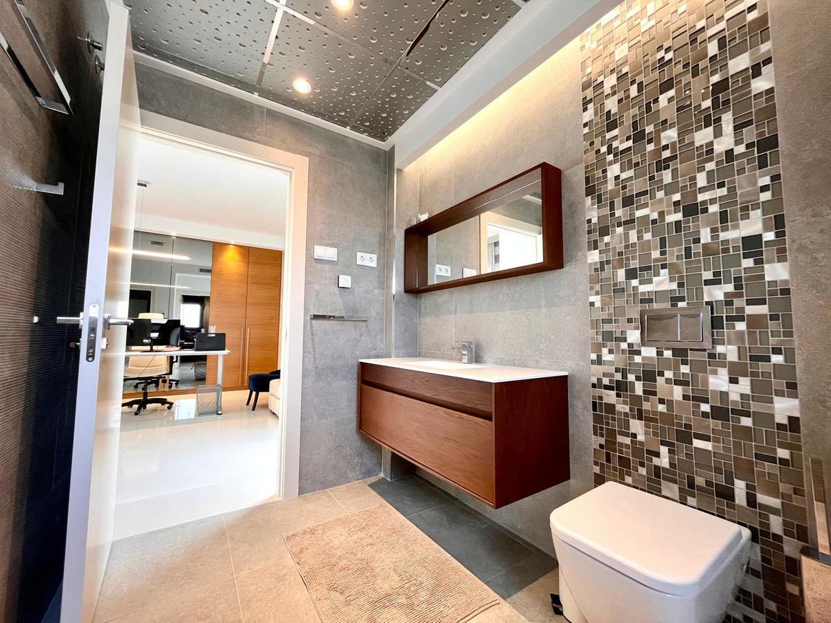 For sale - 4 Bedroom 3 Bathroom House - Detached Villa in Orihuela - Dehesa de Campoamor  - Alicante