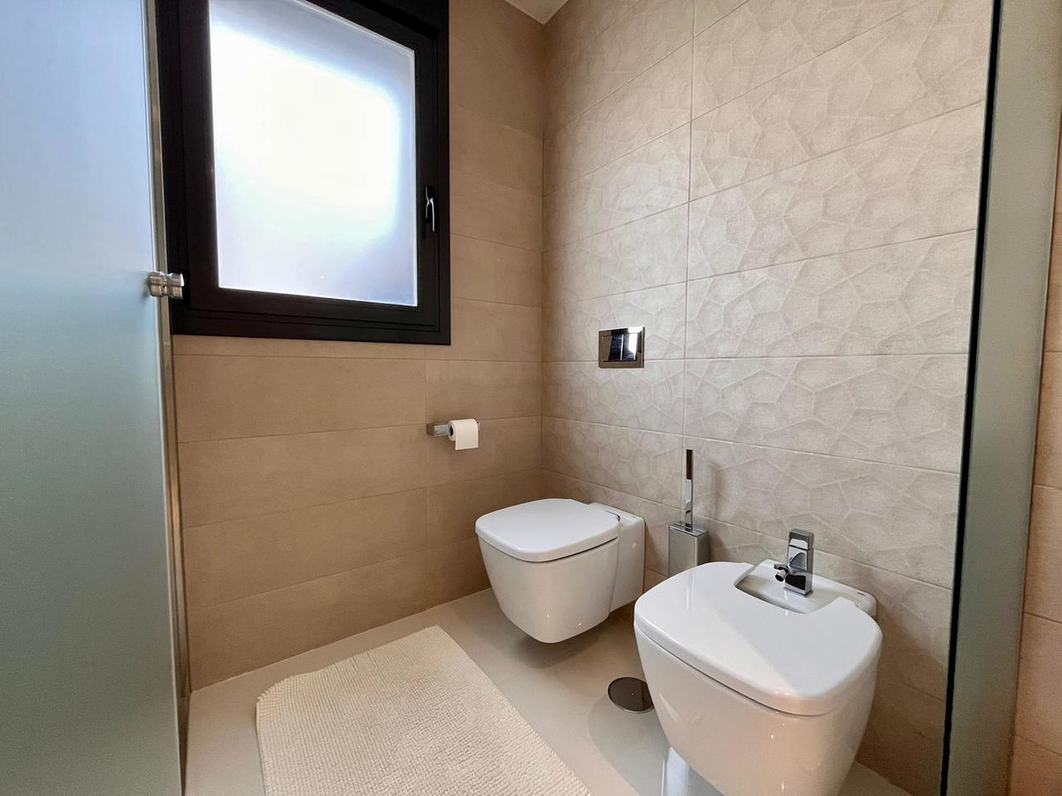 For sale - 4 Bedroom 3 Bathroom House - Detached Villa in Orihuela - Dehesa de Campoamor  - Alicante