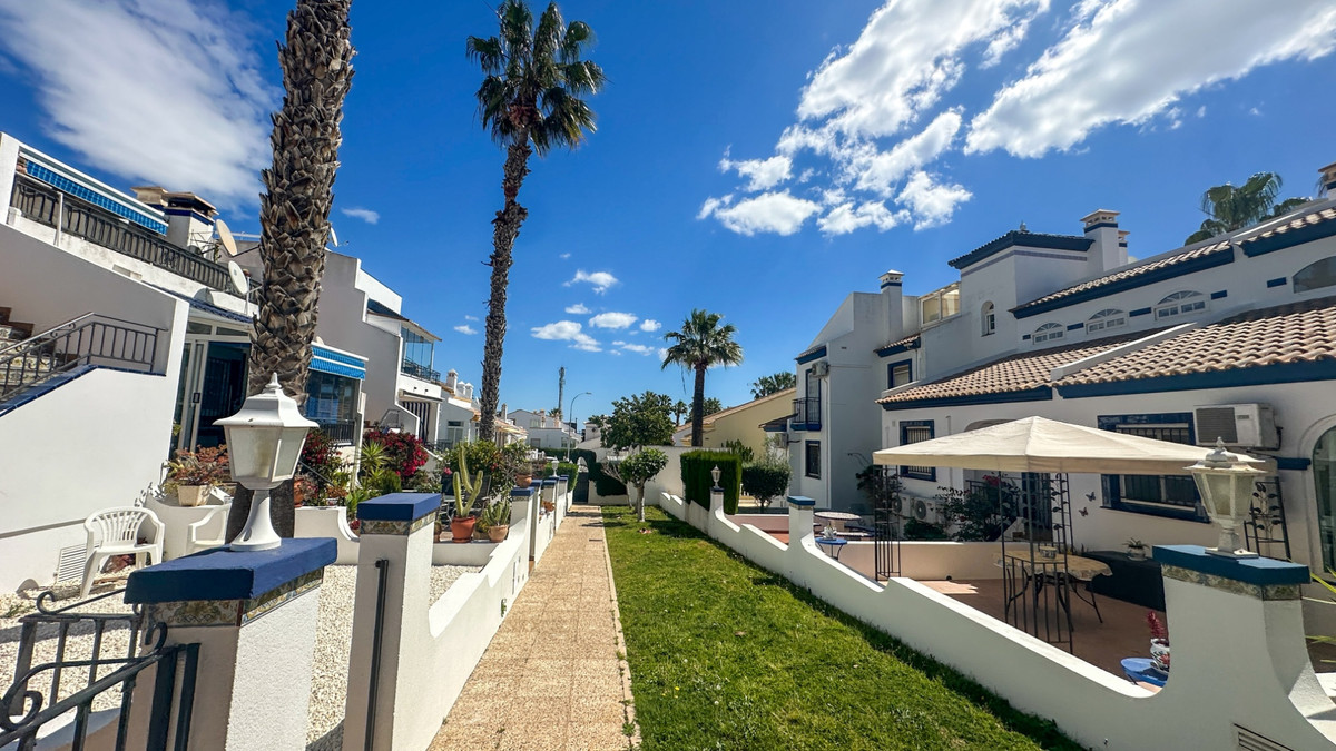 For sale - 2 Bedroom 1 Bathroom House - Townhouse in Orihuela - Los Dolses  - Alicante