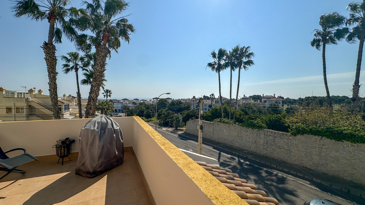 For sale - 3 Bedroom 2 Bathroom Townhouse in Villamartin -  - Alicante