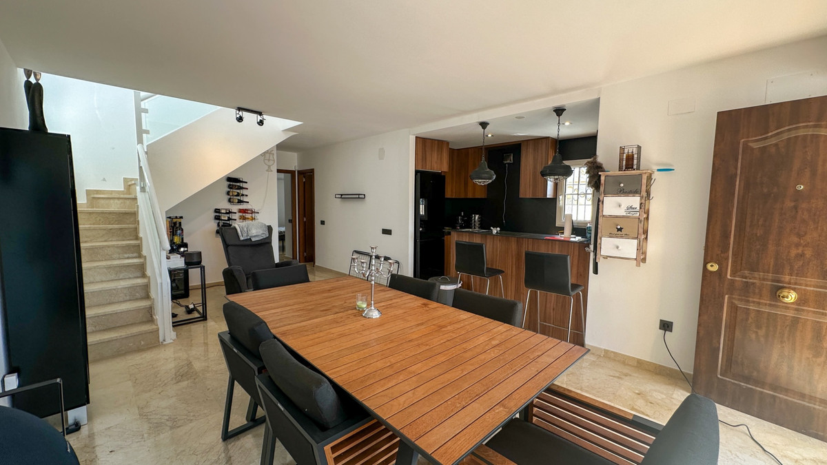 For sale - 3 Bedroom 2 Bathroom Townhouse in Villamartin -  - Alicante