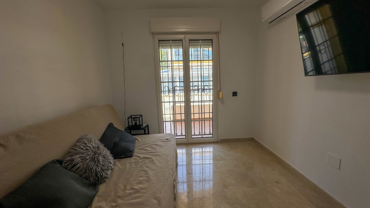 For sale - 3 Bedroom 2 Bathroom Townhouse in Villamartin -  - Alicante