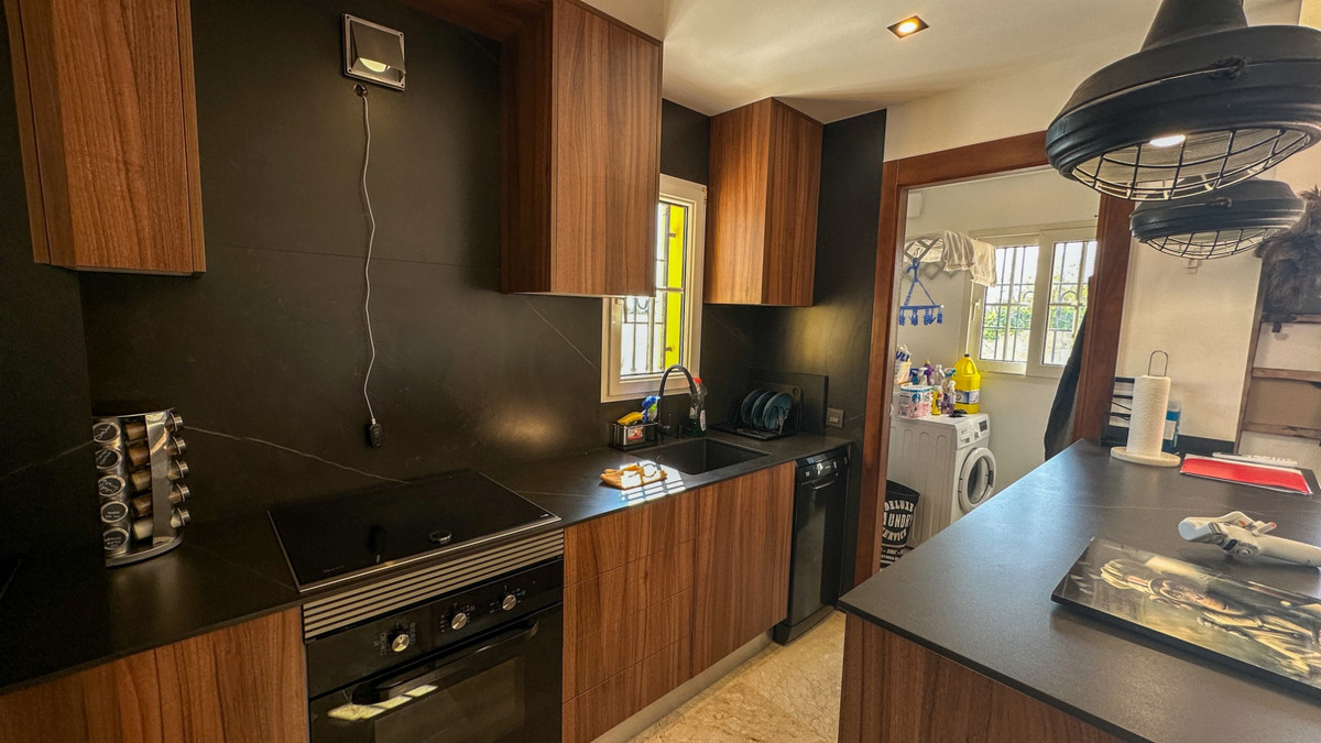 For sale - 3 Bedroom 2 Bathroom Townhouse in Villamartin -  - Alicante