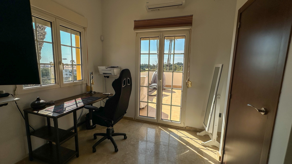 For sale - 3 Bedroom 2 Bathroom Townhouse in Villamartin -  - Alicante
