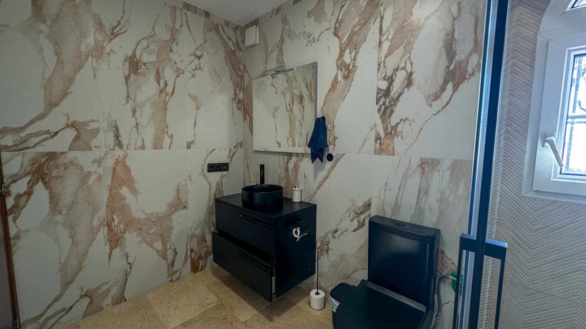 For sale - 3 Bedroom 2 Bathroom Townhouse in Villamartin -  - Alicante