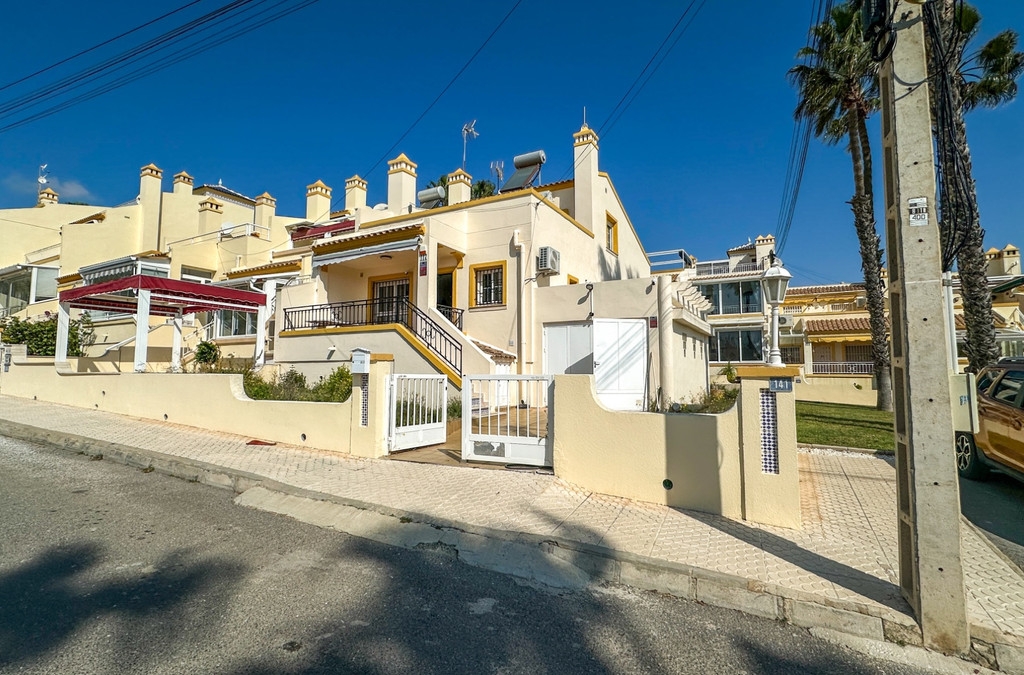 3 Bedroom 2 Bathroom Townhouse in Villamartin