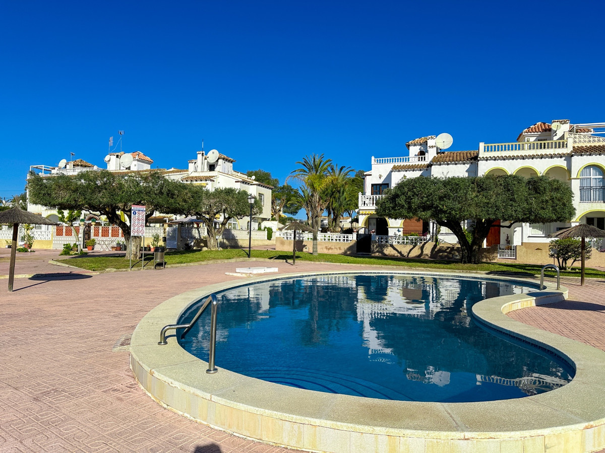 For sale - 1 Bedroom 1 Bathroom Ground Floor Apartment in Villamartin  - Villamartin  - Alicante
