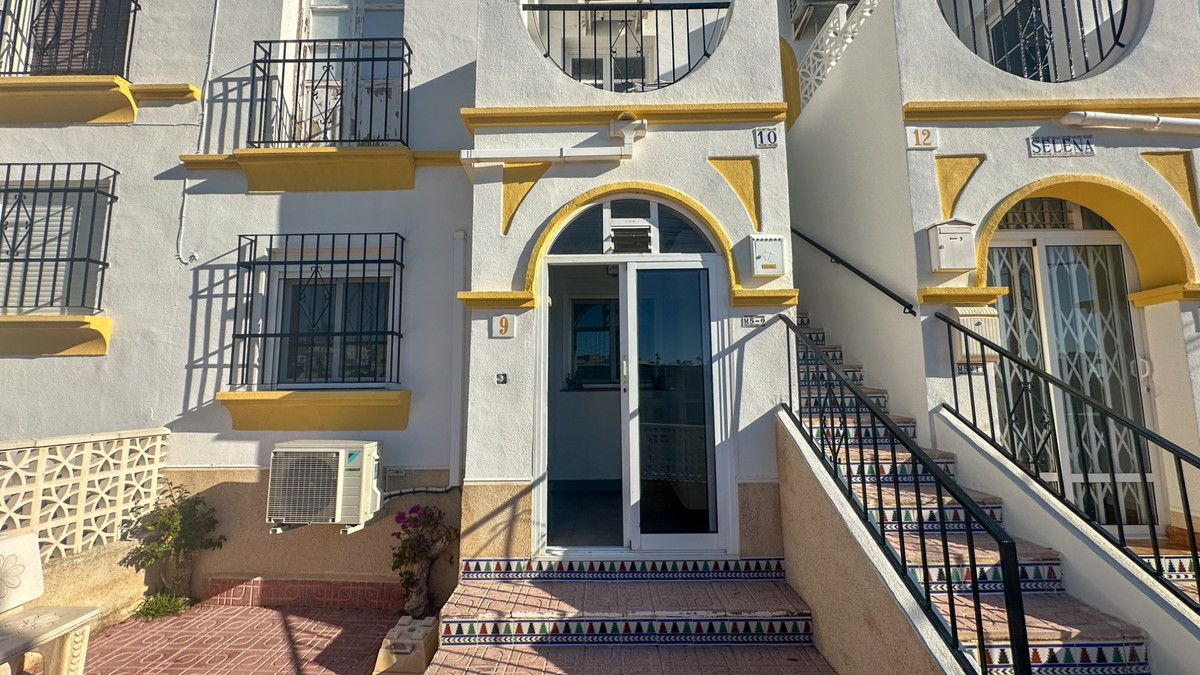 For sale - 1 Bedroom 1 Bathroom Ground Floor Apartment in Villamartin  - Villamartin  - Alicante