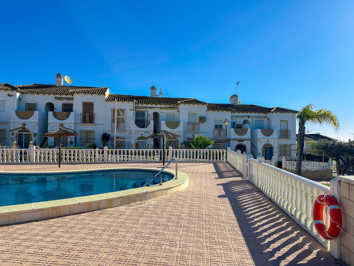 For sale - 1 Bedroom 1 Bathroom Ground Floor Apartment in Villamartin  - Villamartin  - Alicante