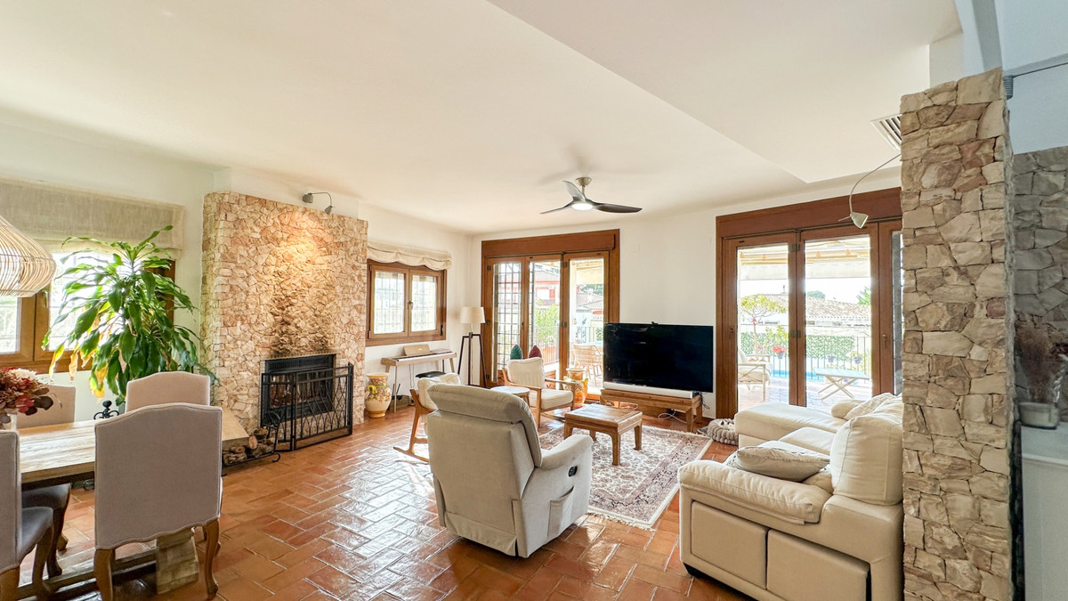 For sale - 7 Bedroom 5 Bathroom House - Detached Villa in Orihuela - Dehesa de Campoamor  - Alicante