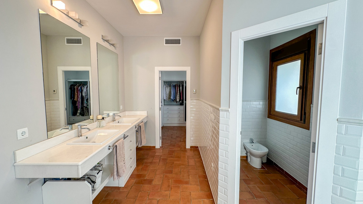 For sale - 7 Bedroom 5 Bathroom House - Detached Villa in Orihuela - Dehesa de Campoamor  - Alicante