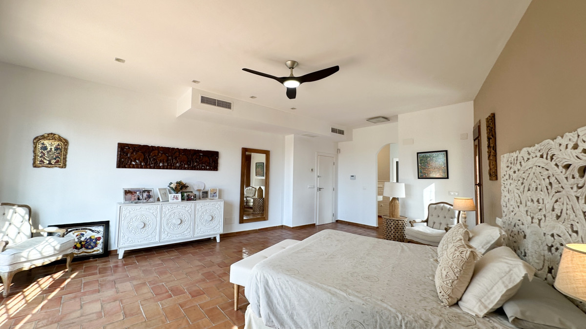 For sale - 7 Bedroom 5 Bathroom House - Detached Villa in Orihuela - Dehesa de Campoamor  - Alicante