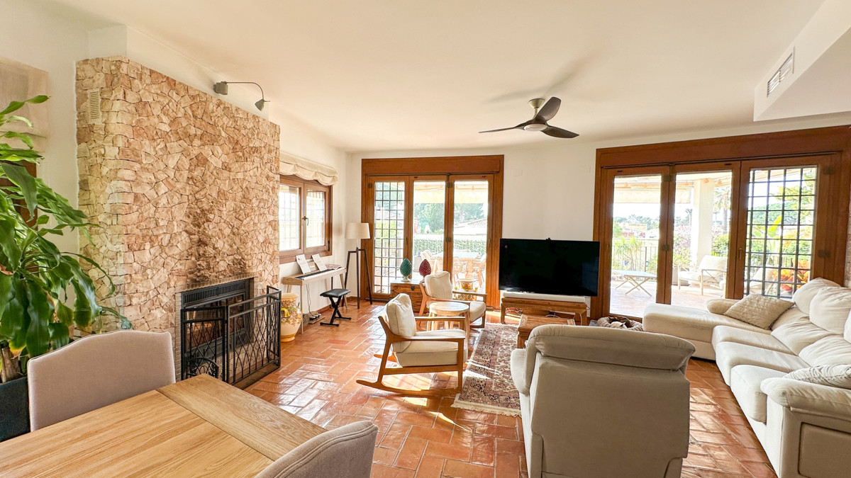 For sale - 7 Bedroom 5 Bathroom House - Detached Villa in Orihuela - Dehesa de Campoamor  - Alicante