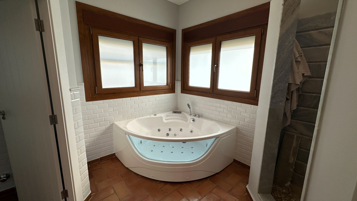 For sale - 7 Bedroom 5 Bathroom House - Detached Villa in Orihuela - Dehesa de Campoamor  - Alicante