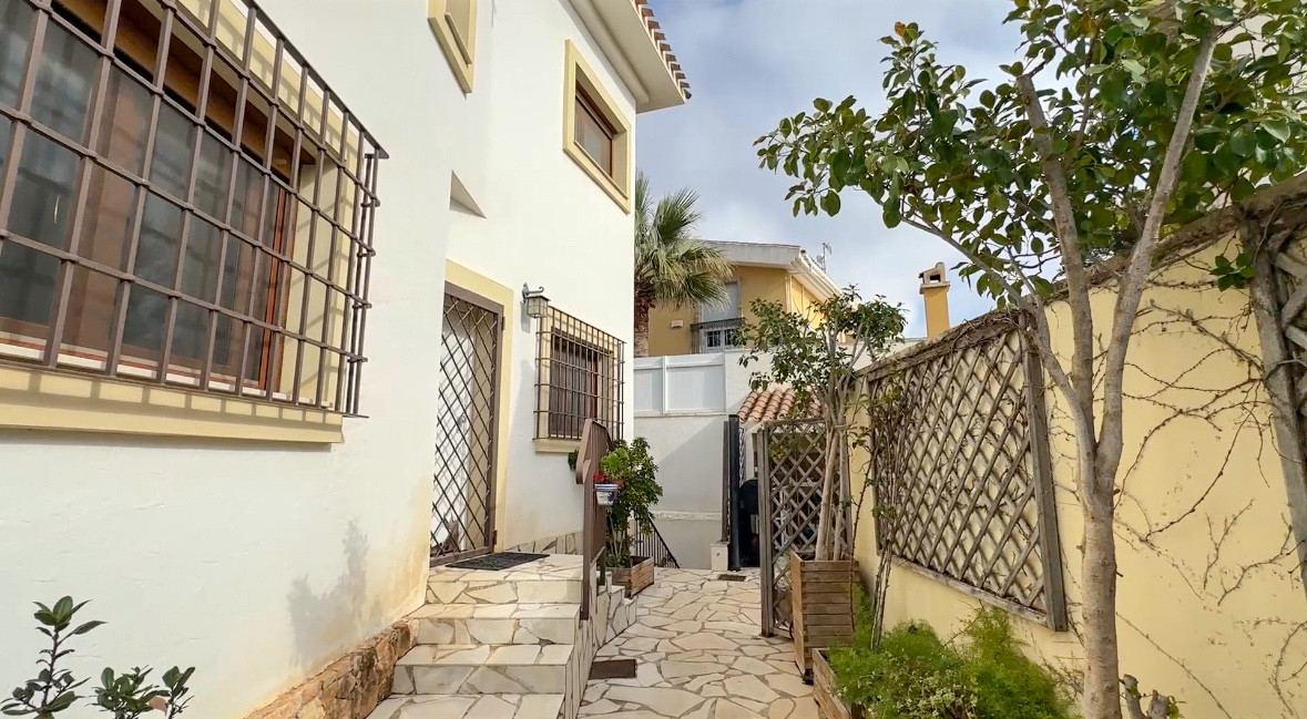 For sale - 7 Bedroom 5 Bathroom House - Detached Villa in Orihuela - Dehesa de Campoamor  - Alicante