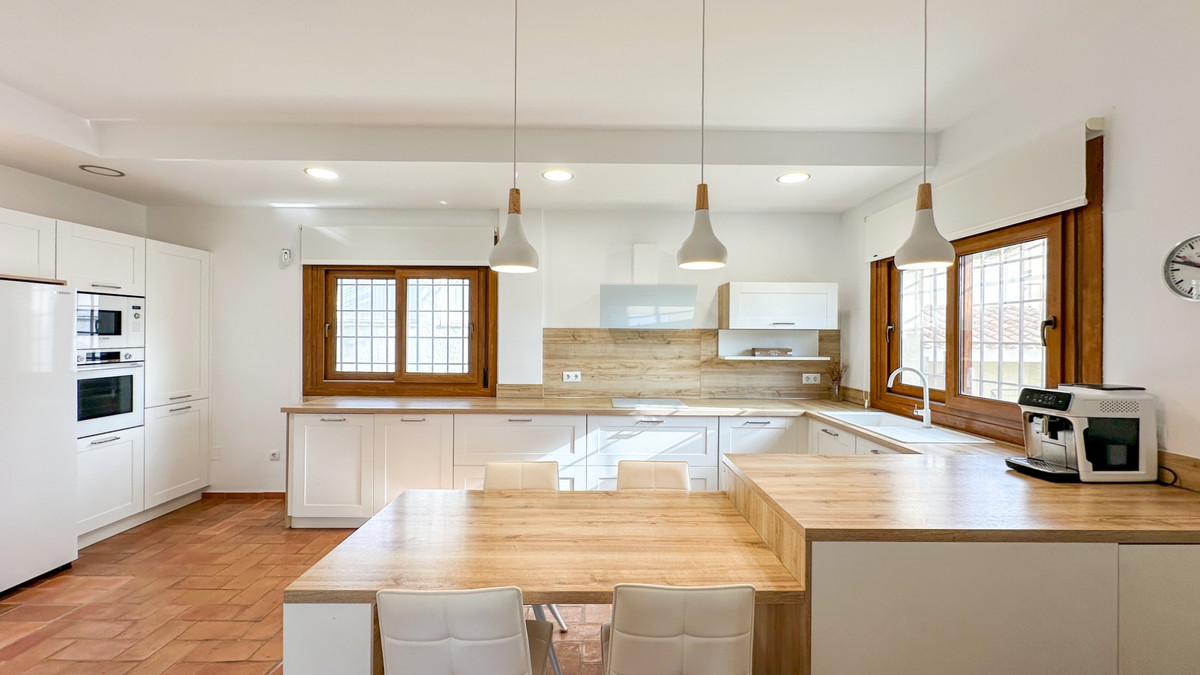 For sale - 7 Bedroom 5 Bathroom House - Detached Villa in Orihuela - Dehesa de Campoamor  - Alicante