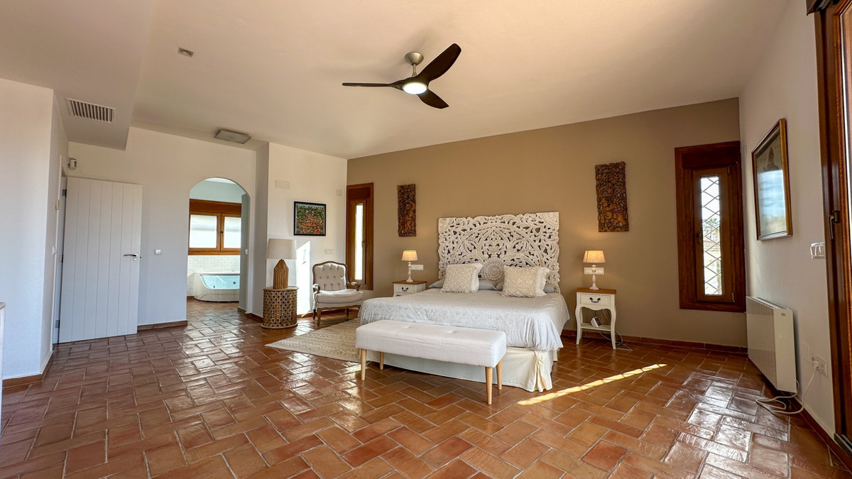 For sale - 7 Bedroom 5 Bathroom House - Detached Villa in Orihuela - Dehesa de Campoamor  - Alicante