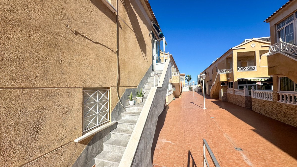 For sale - 2 Bedroom 1 Bathroom House - Bungalow in Torrevieja - Torrevieja Centro  - Alicante