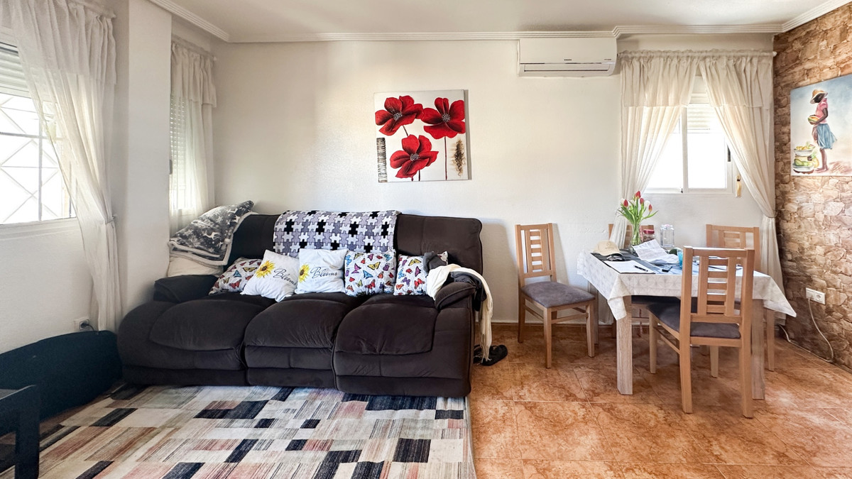 For sale - 2 Bedroom 1 Bathroom House - Bungalow in Torrevieja - Torrevieja Centro  - Alicante