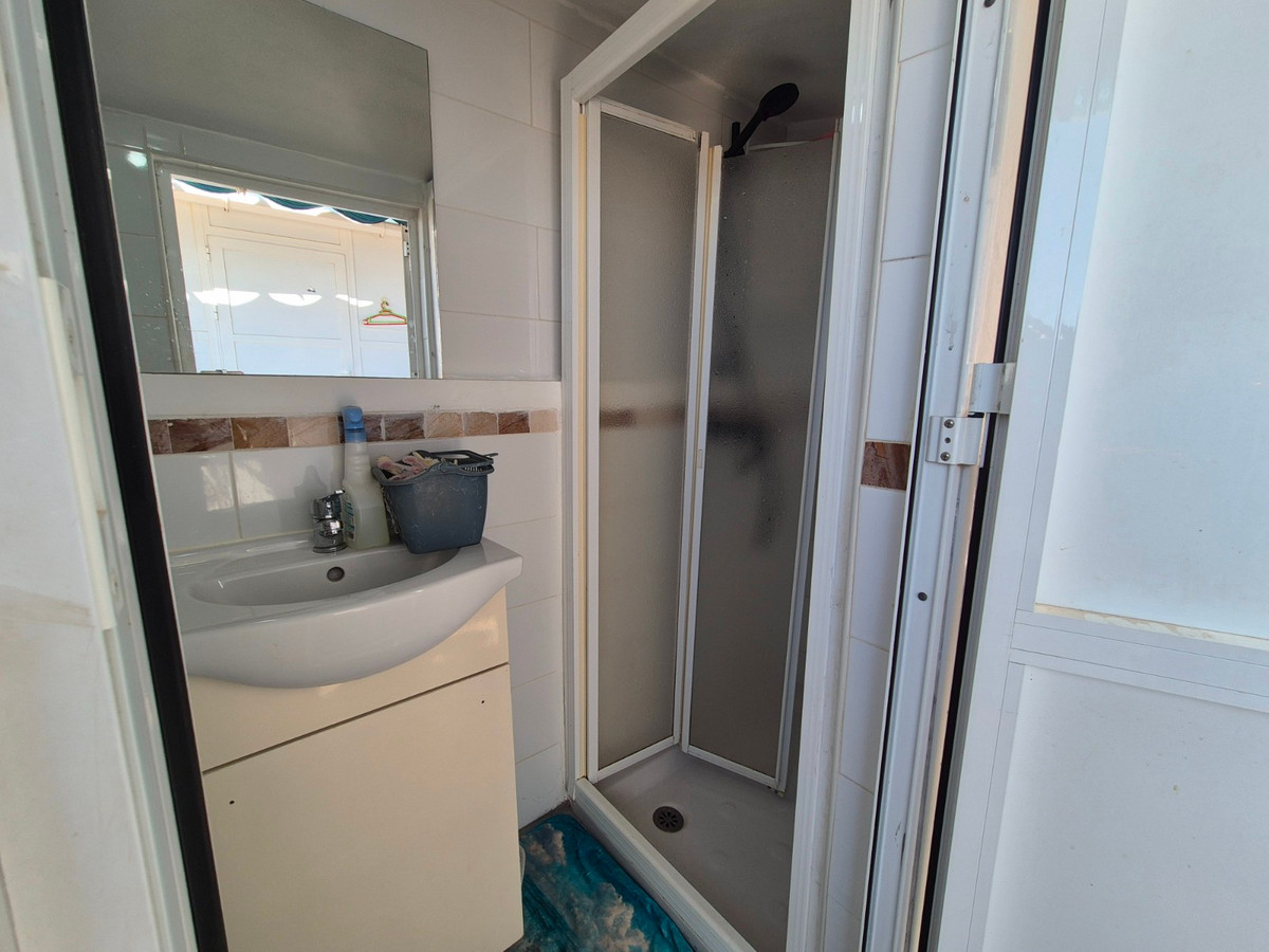 For sale - 2 Bedroom 1 Bathroom House - Bungalow in Torrevieja - Torrevieja Centro  - Alicante
