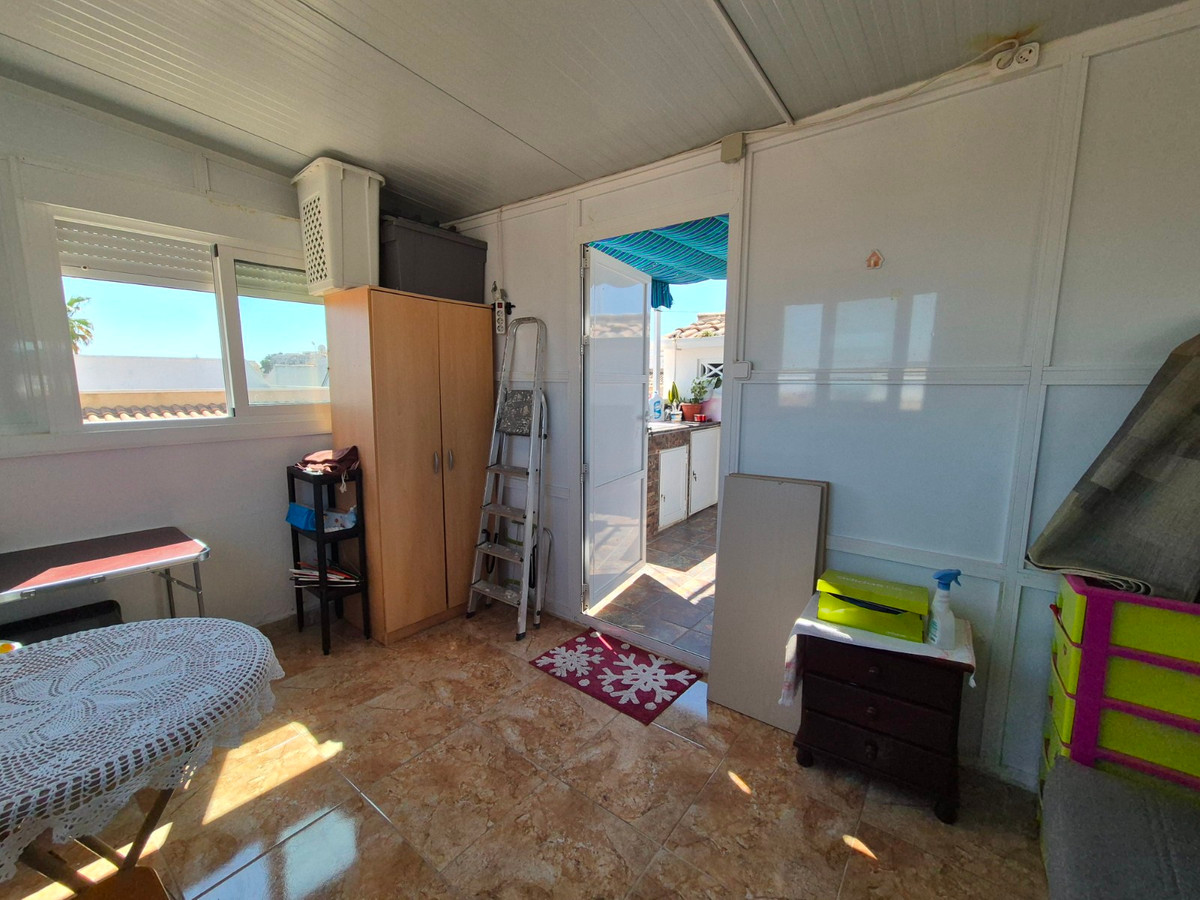 For sale - 2 Bedroom 1 Bathroom House - Bungalow in Torrevieja - Torrevieja Centro  - Alicante