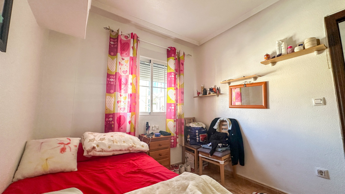 For sale - 2 Bedroom 1 Bathroom House - Bungalow in Torrevieja - Torrevieja Centro  - Alicante