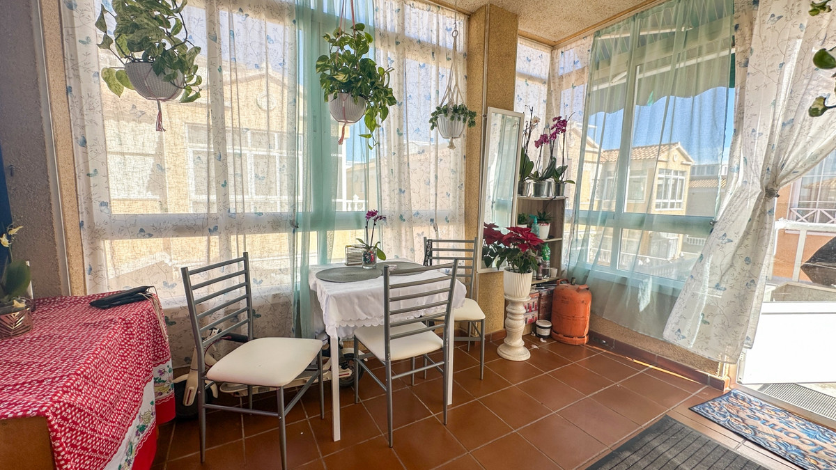 For sale - 2 Bedroom 1 Bathroom House - Bungalow in Torrevieja - Torrevieja Centro  - Alicante