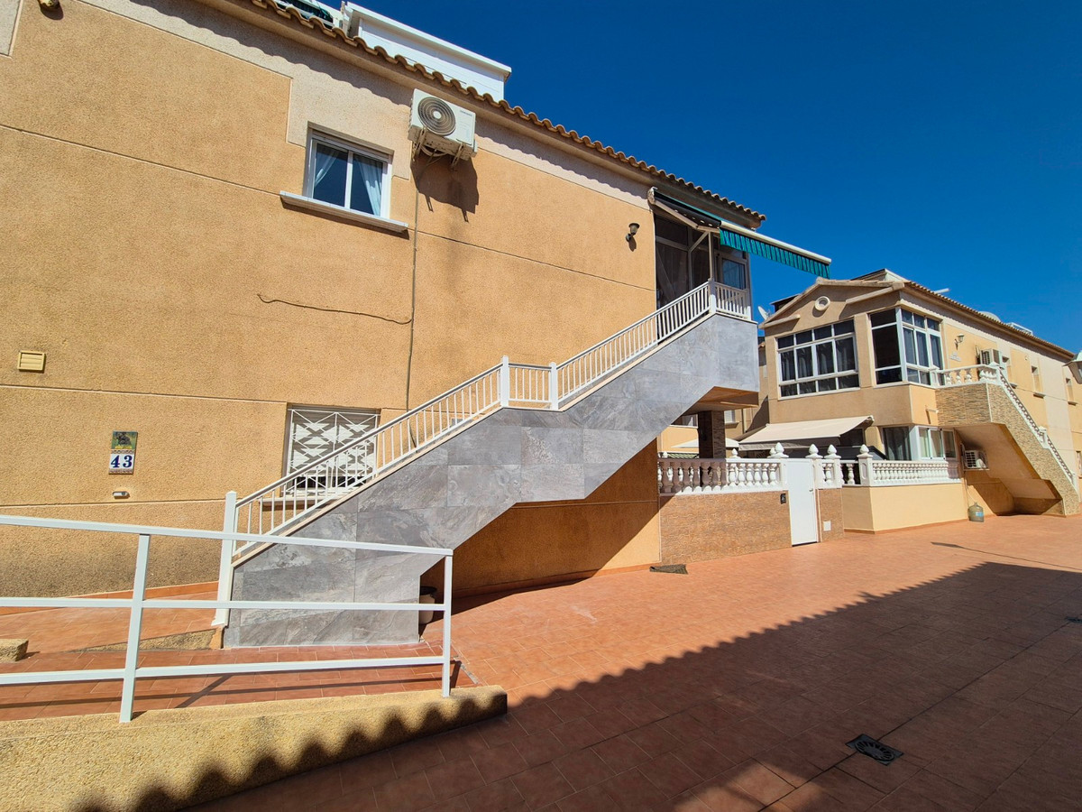 For sale - 2 Bedroom 1 Bathroom House - Bungalow in Torrevieja - Torrevieja Centro  - Alicante