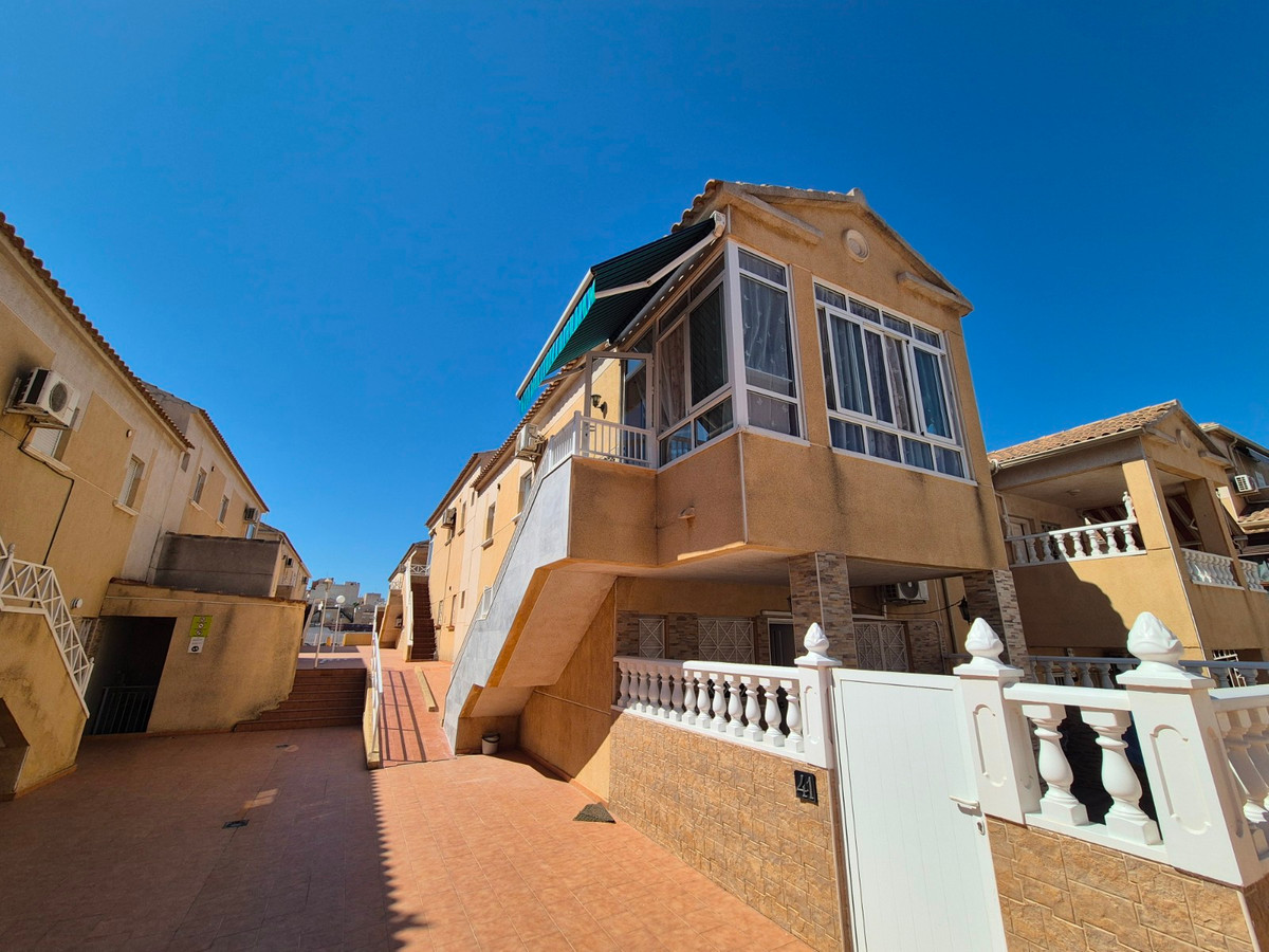 For sale - 2 Bedroom 1 Bathroom House - Bungalow in Torrevieja - Torrevieja Centro  - Alicante