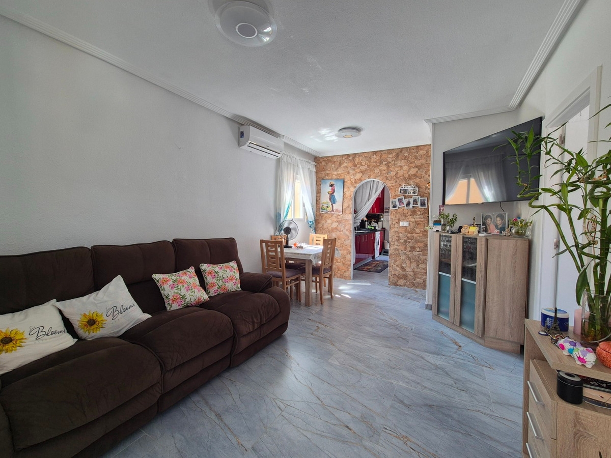 For sale - 2 Bedroom 1 Bathroom House - Bungalow in Torrevieja - Torrevieja Centro  - Alicante