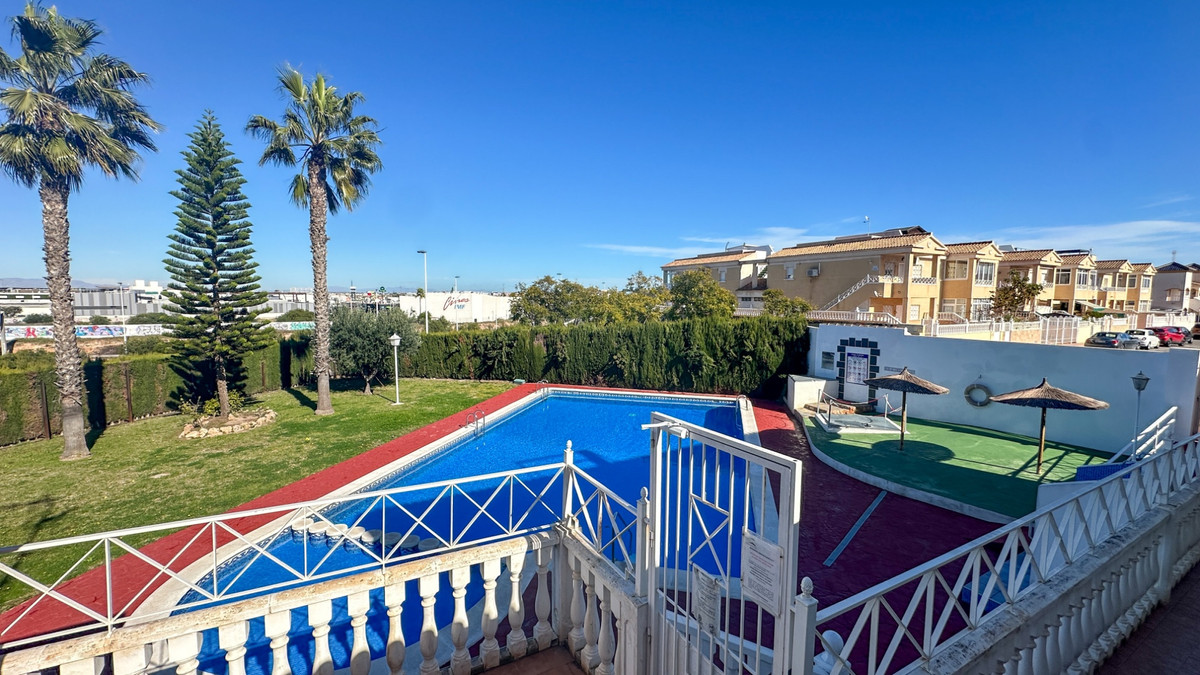 For sale - 2 Bedroom 1 Bathroom House - Bungalow in Torrevieja - Torrevieja Centro  - Alicante