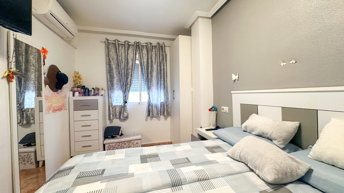 For sale - 2 Bedroom 1 Bathroom House - Bungalow in Torrevieja - Torrevieja Centro  - Alicante